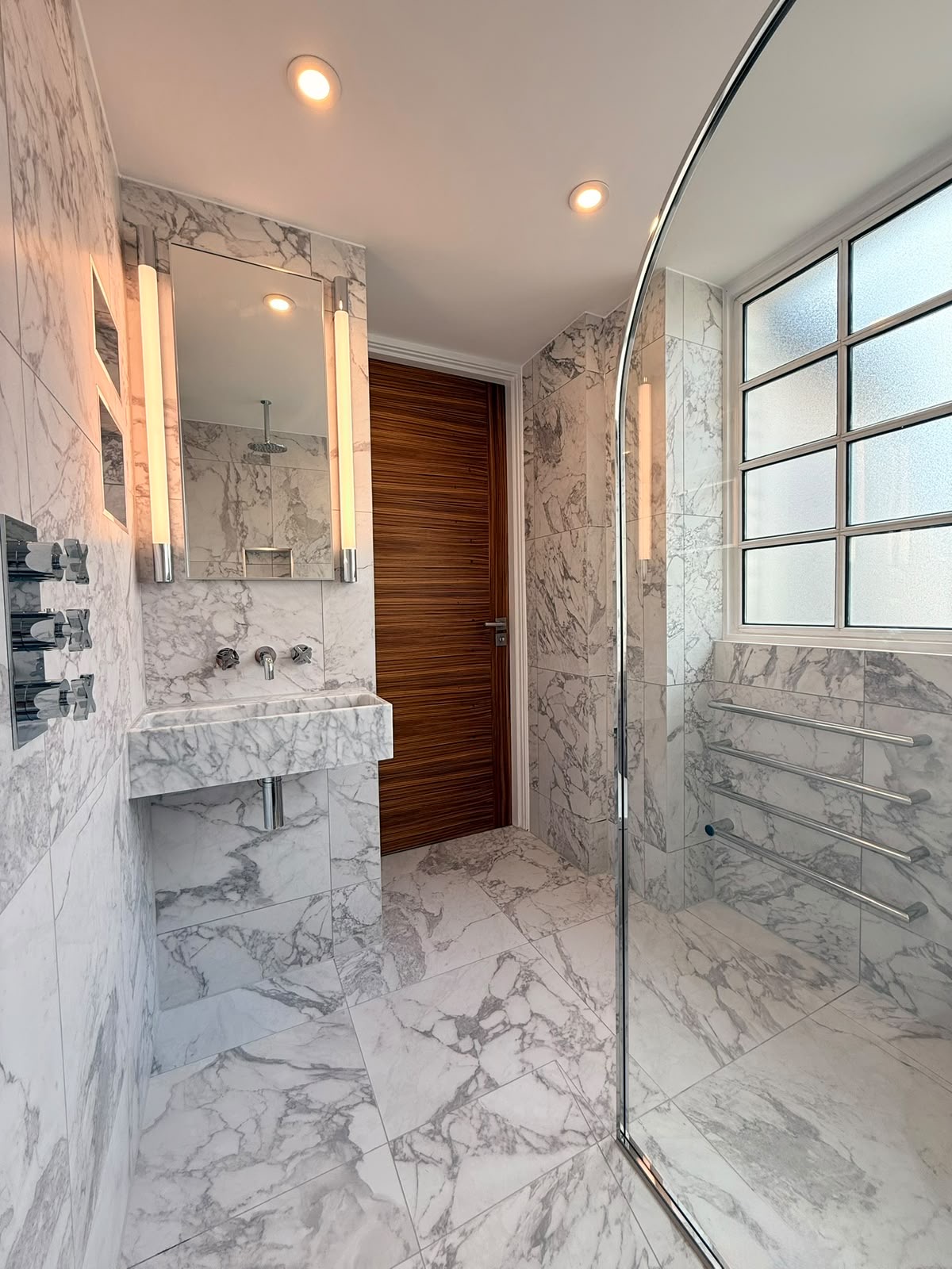 Bathroom carrara freestanding