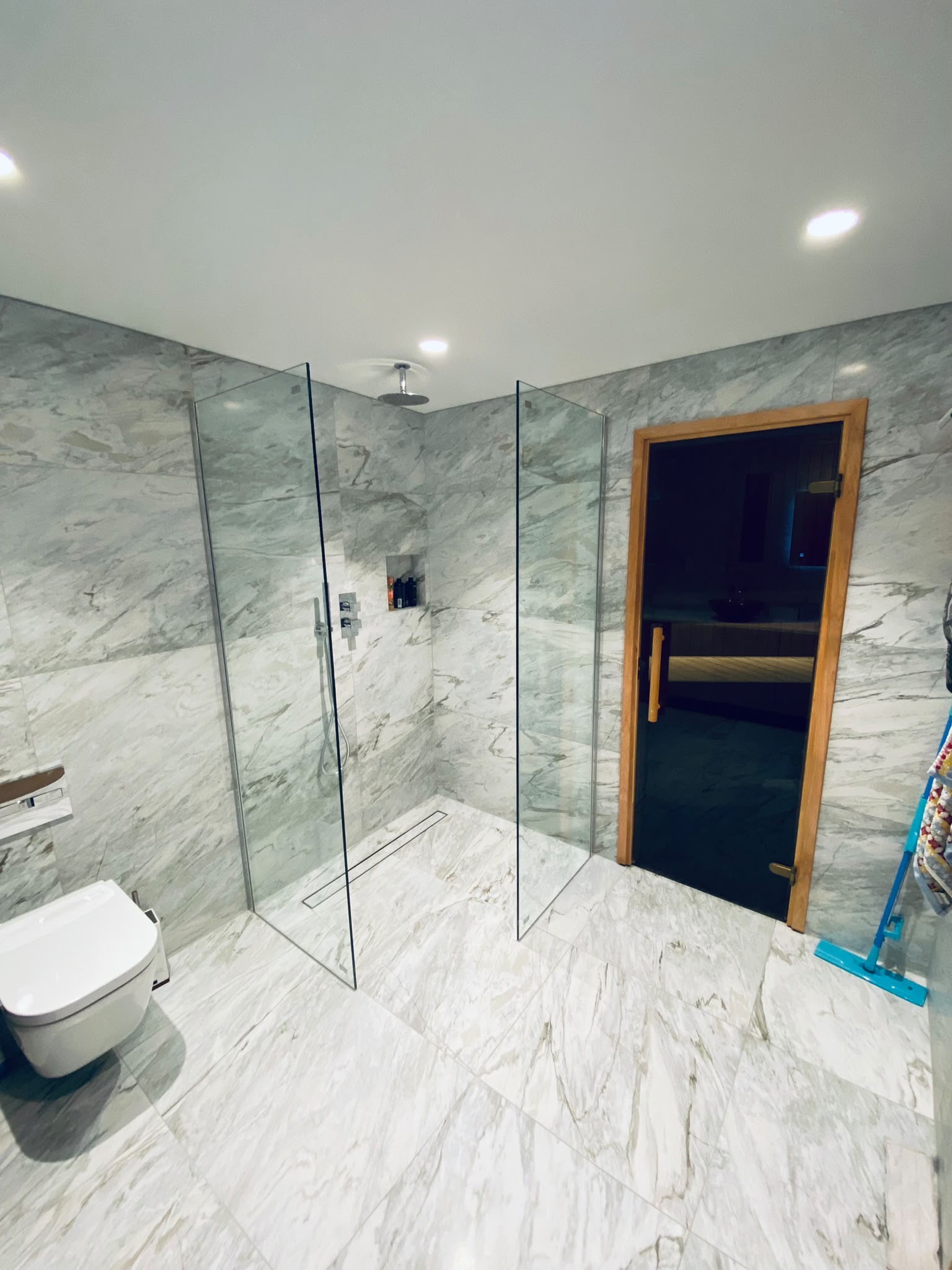 Bathroom carrara sauna door