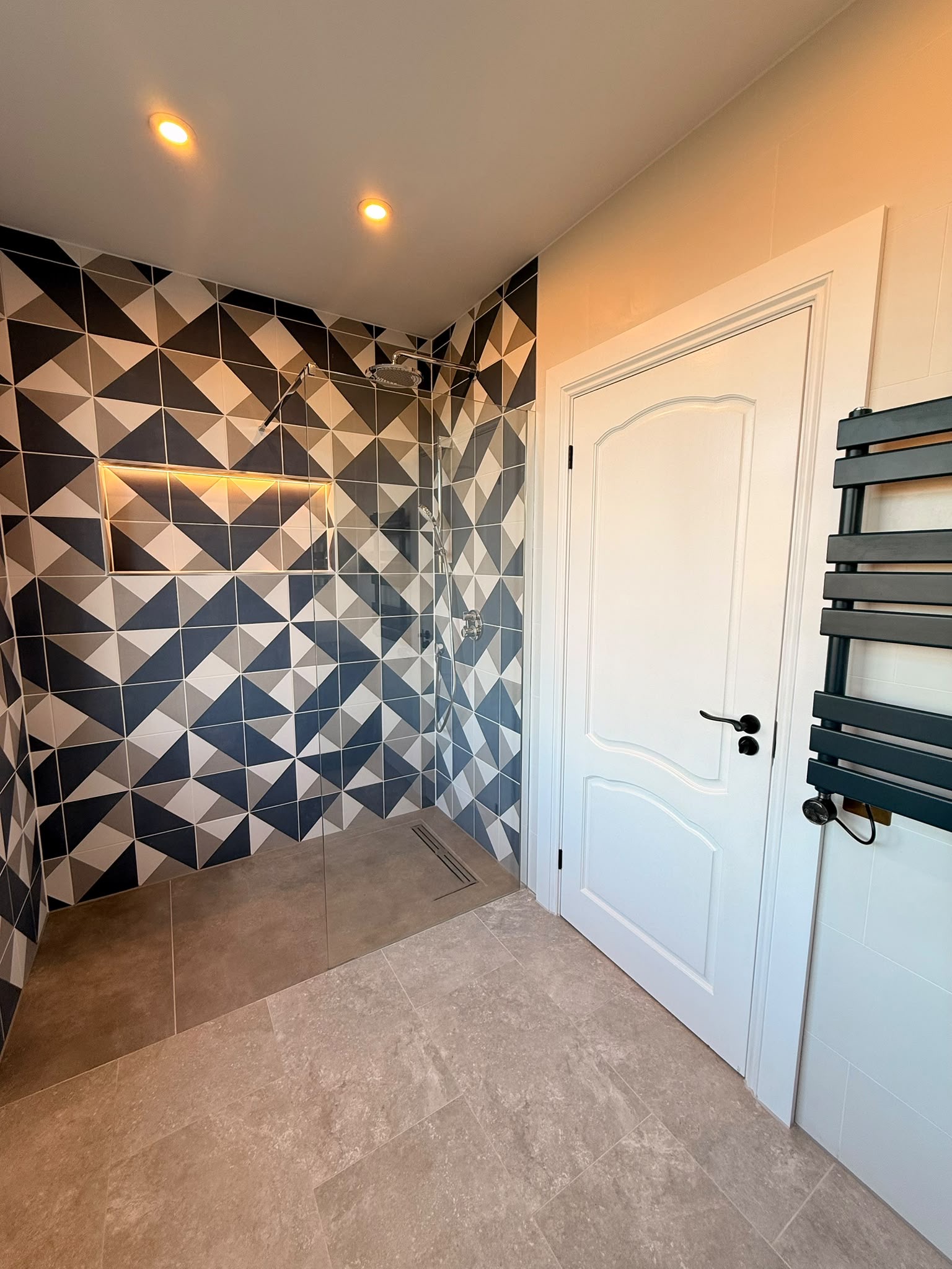 Bathroom geometric shower tile