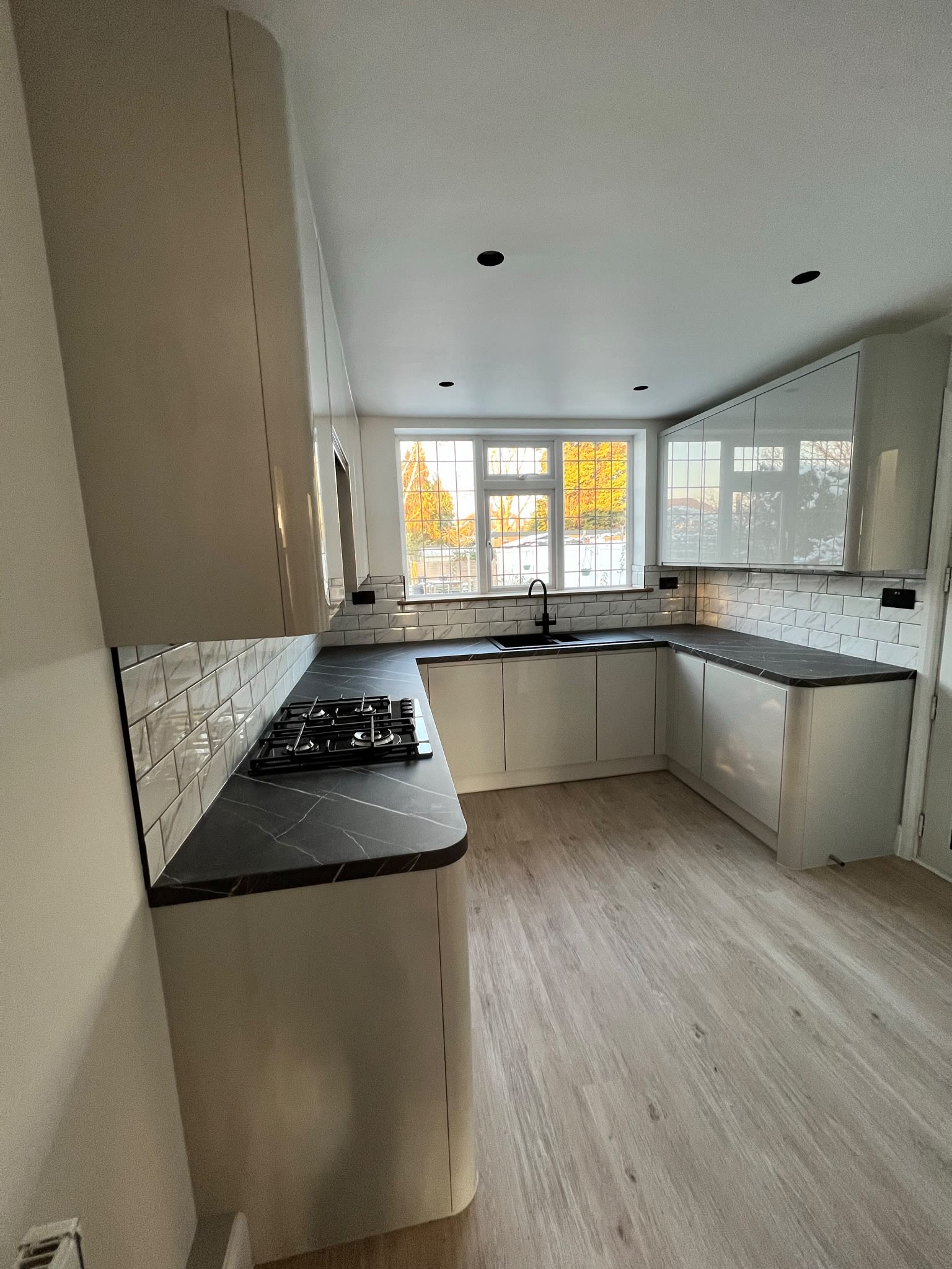 Kitchen cream marble metro