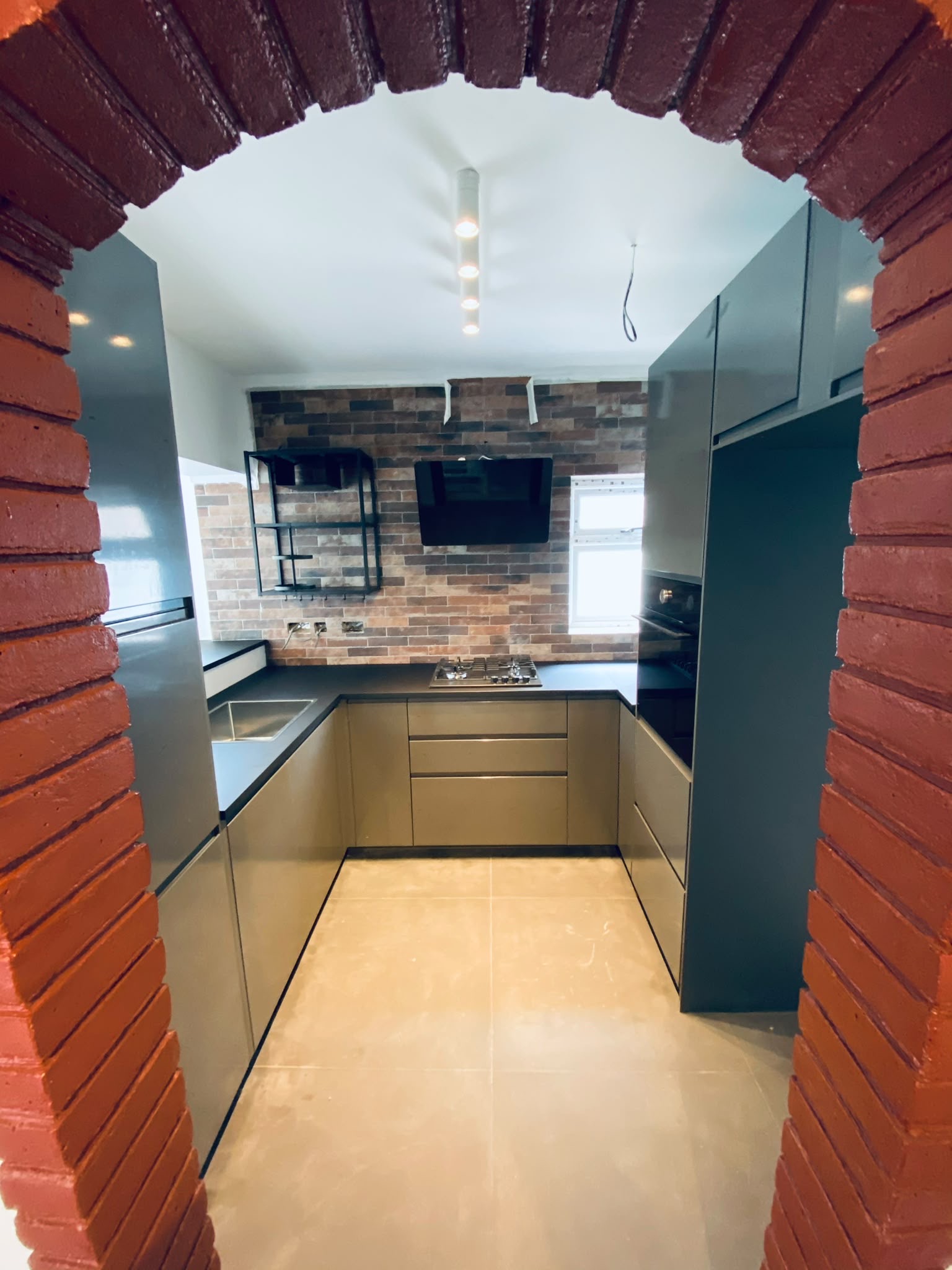 Kitchen graphite brick arch