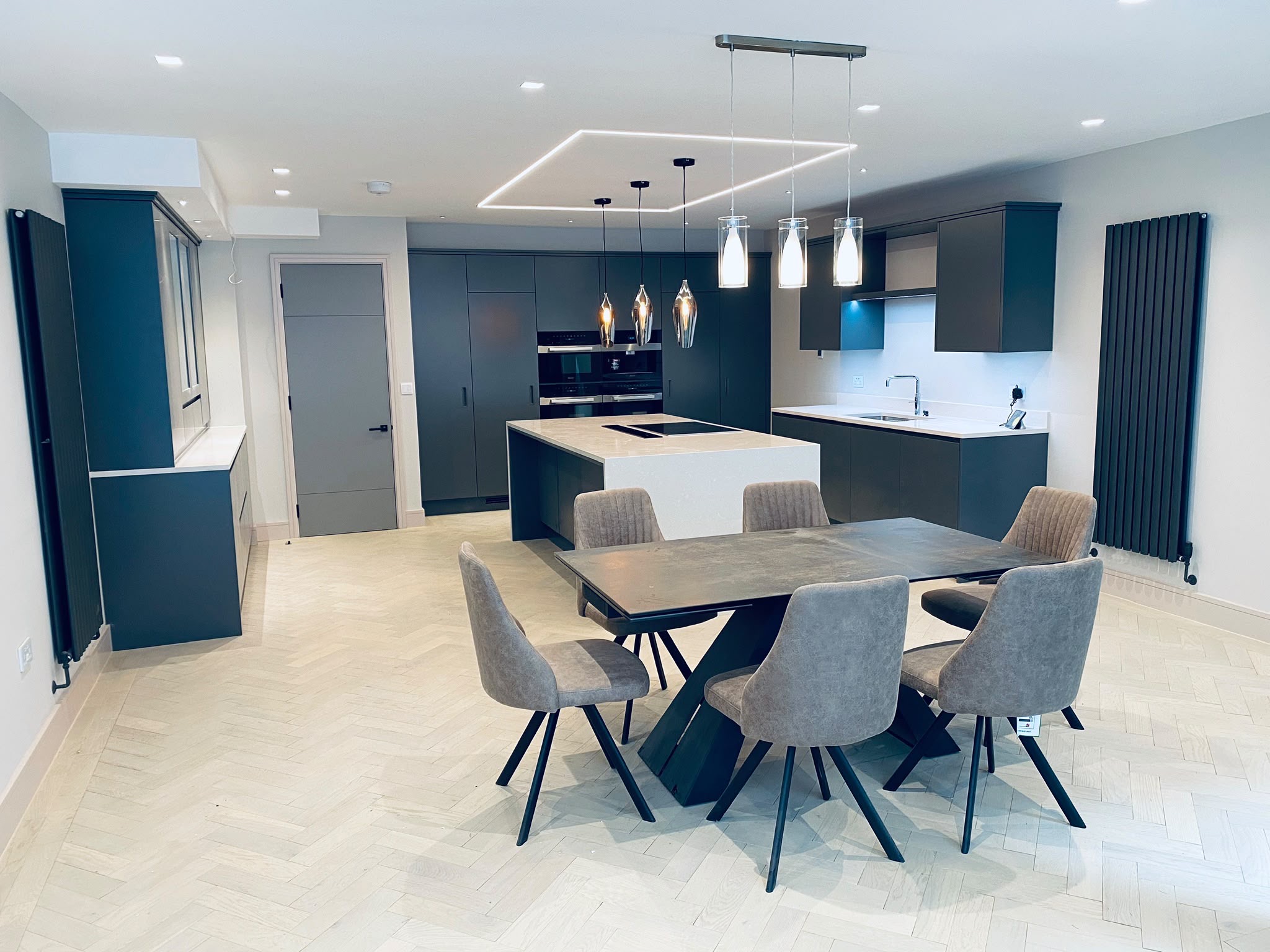 Kitchen graphite open plan
