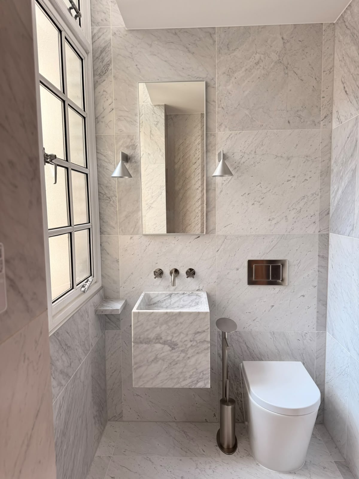 Kitchen navy lacanche travertine