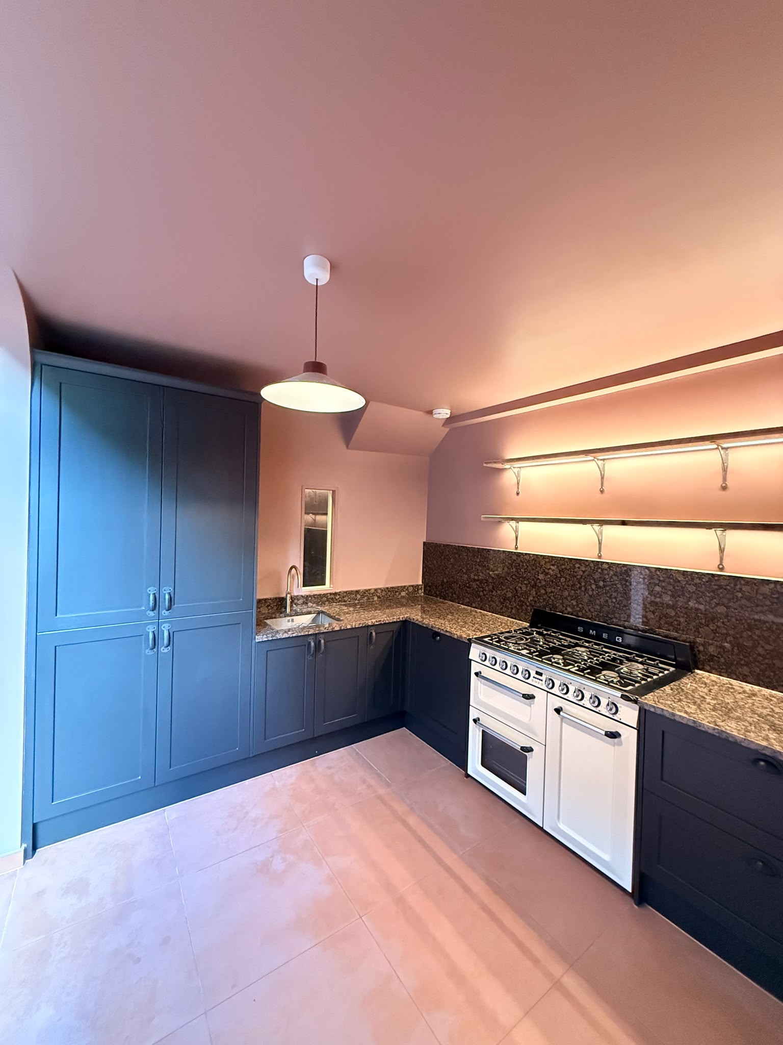 Kitchen teal range